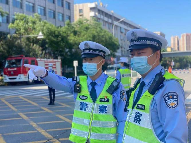 新奥天天开奖资料大全600tkm和护航高考网警同行与警方护航高考